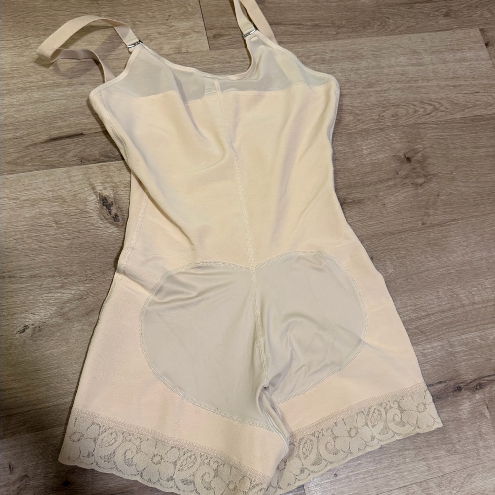 NWT Faja Body shaper - Picture 2 of 4